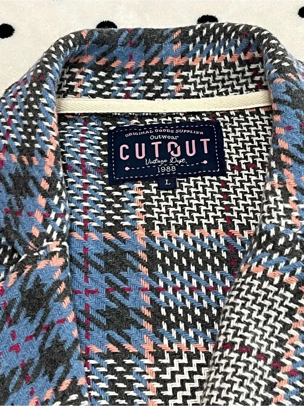 CUTOUT 